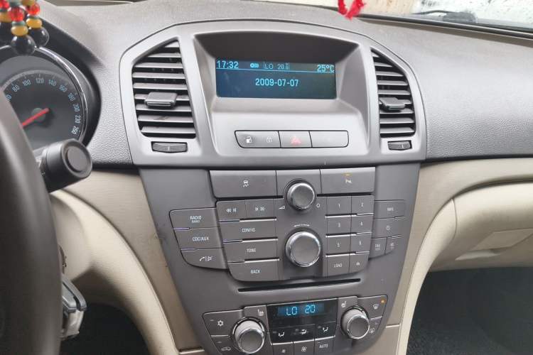 Used Buick Regal 2010 2.0L Expo Edition Audio And AC Panel