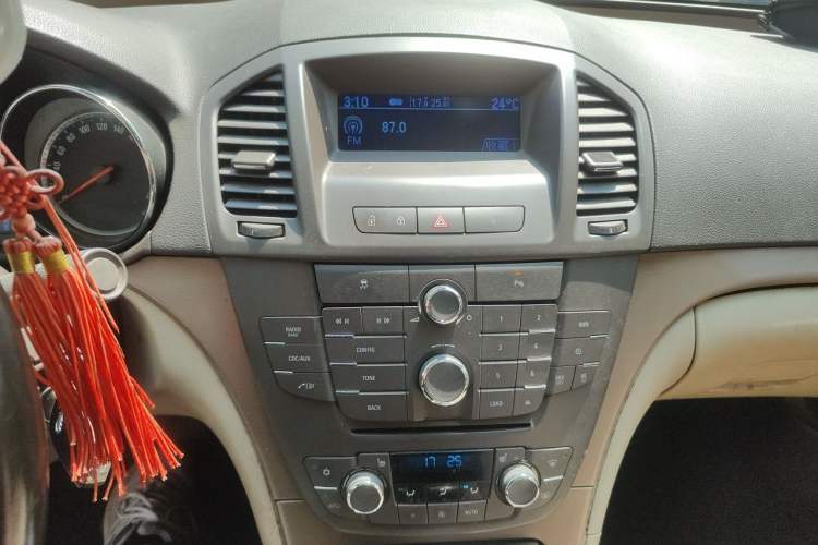 Used Buick Regal 2010 2.0L Expo Edition Audio And AC Panel