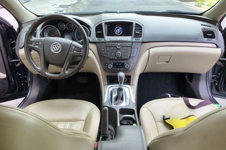 Used Buick Regal 2010 2.4L Elite Edition Center Console