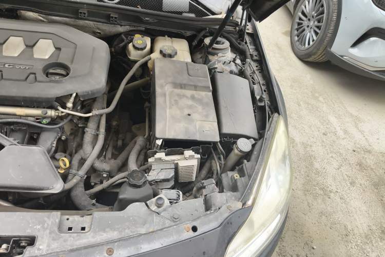 Used Buick Regal 2010 2.0L Expo Edition Engine Bay Left