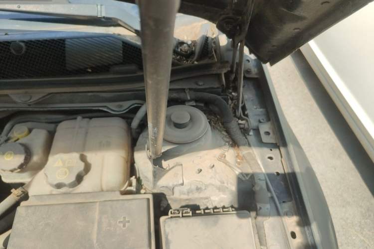 Used Buick Regal 2010 2.0L Expo Edition Engine Bay Left