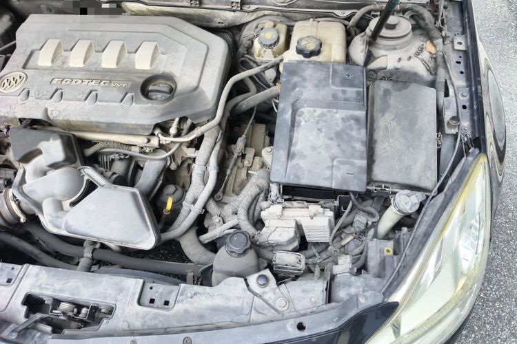 Used Buick Regal 2010 2.4L Elite Edition Engine Bay Left