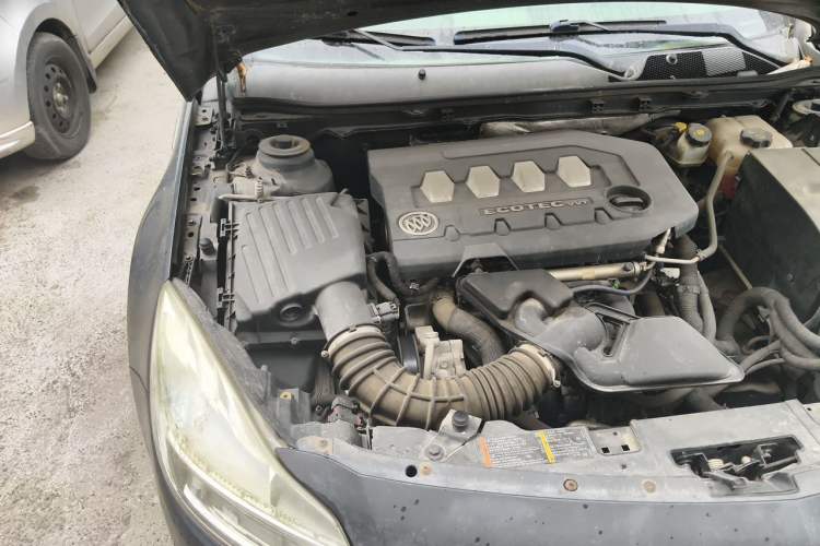 Used Buick Regal 2010 2.0L Expo Edition Engine Bay Right