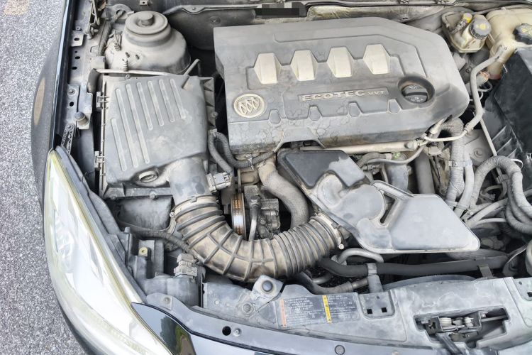 Used Buick Regal 2010 2.4L Elite Edition Engine Bay Right