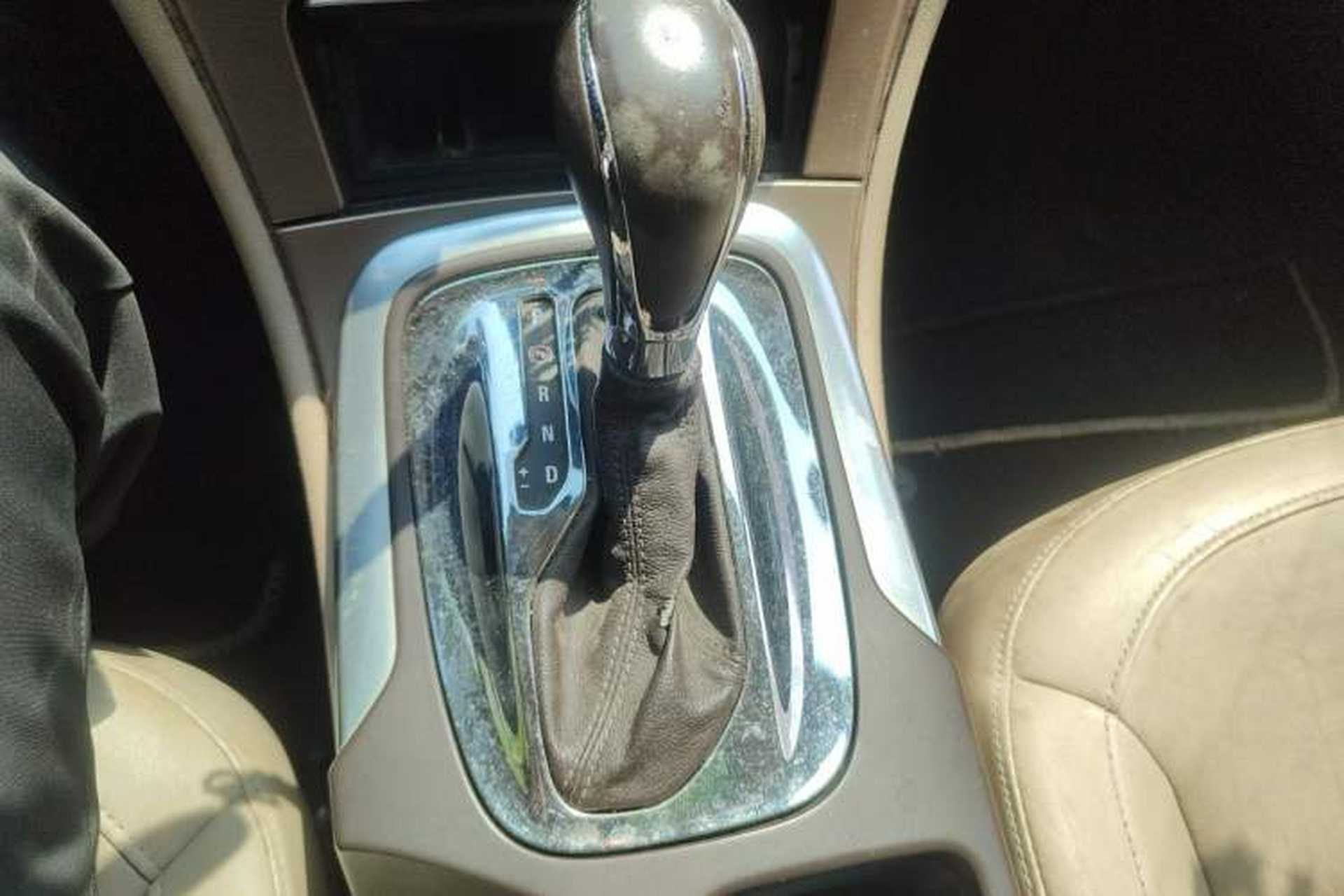 Used Buick Regal 2010 2.0L Expo Edition Gear Lever