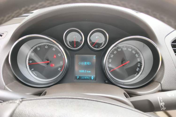 Used Buick Regal 2010 2.4L Elite Edition Instrument Cluster