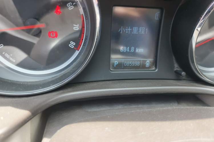 Used Buick Regal 2010 2.0L Expo Edition Odometer Close Up