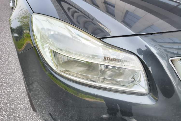 Used Buick Regal 2010 2.4L Elite Edition Right Front Headlight
