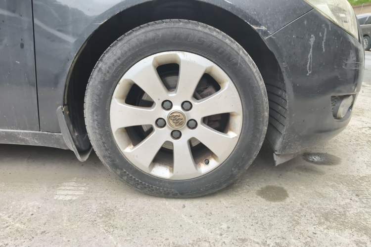 Used Buick Regal 2010 2.0L Expo Edition Right Front Wheel Hub