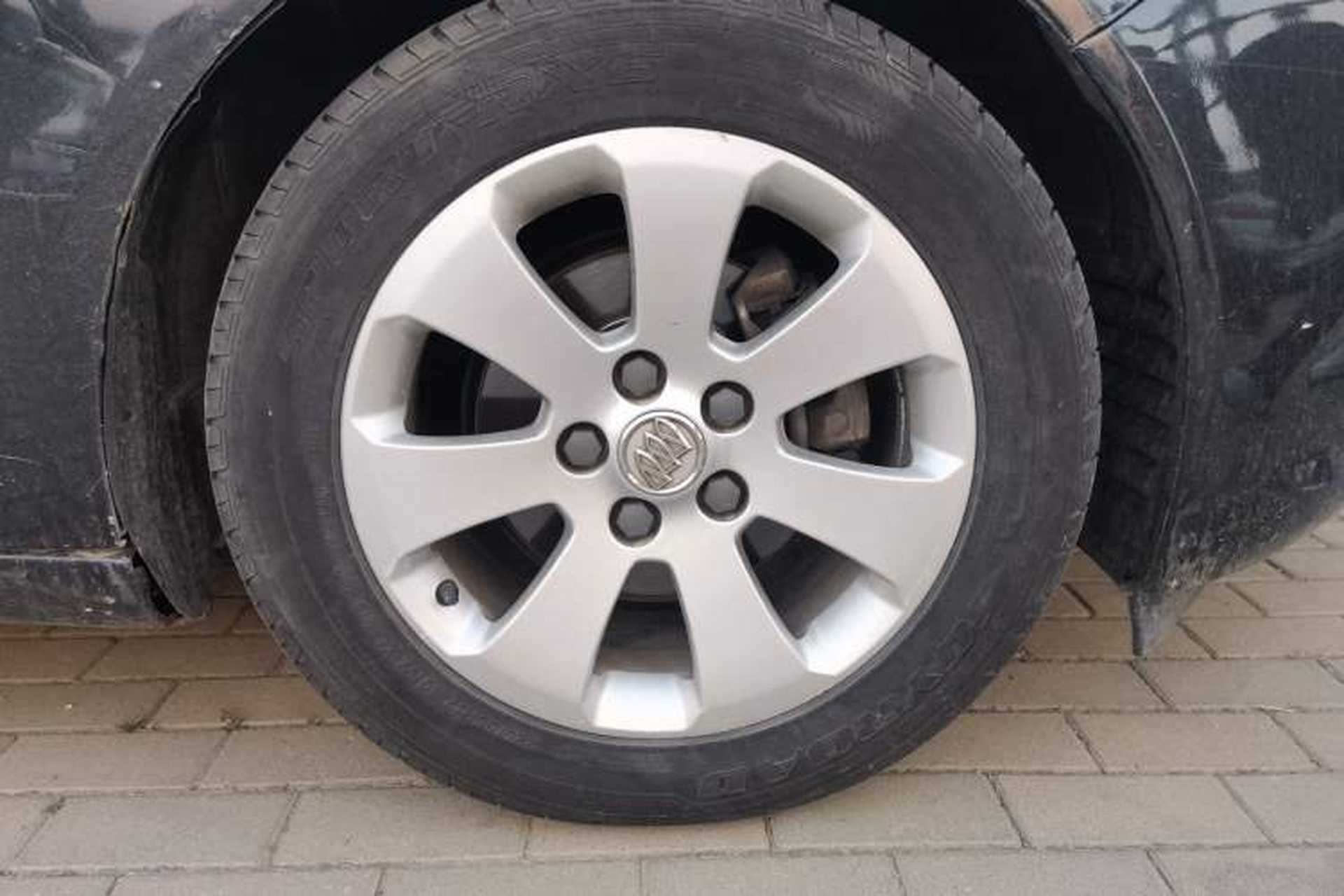 Used Buick Regal 2010 2.0L Expo Edition Right Front Wheel Hub