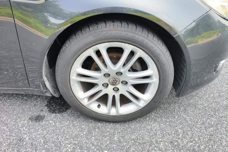Used Buick Regal 2010 2.4L Elite Edition Right Front Wheel Hub