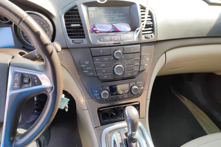 Used Buick Regal 2010 2.0L Expo Edition Audio And AC Panel