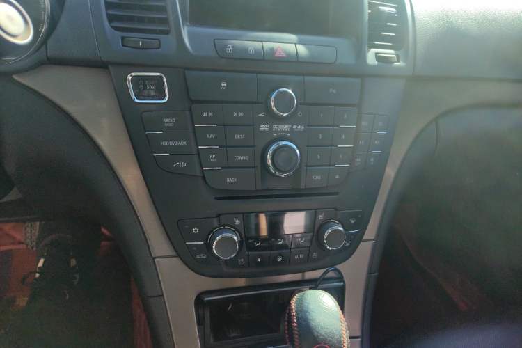 Used Buick Regal 2010 2.0T Flagship Sport Edition Audio And AC Panel
