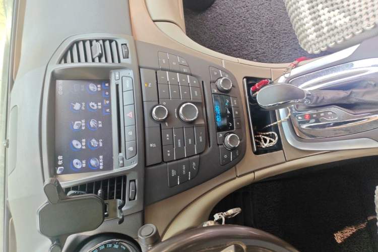 Used Buick Regal 2010 2.0L Expo Edition Audio And AC Panel
