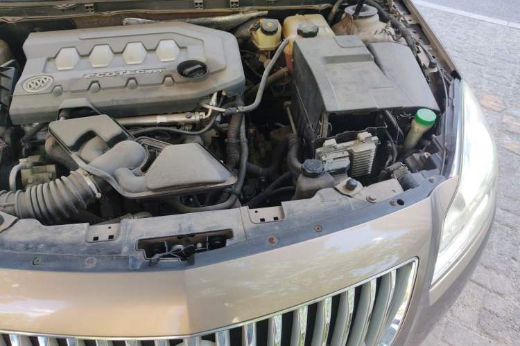 Used Buick Regal 2010 2.0L Expo Edition Engine Bay Left