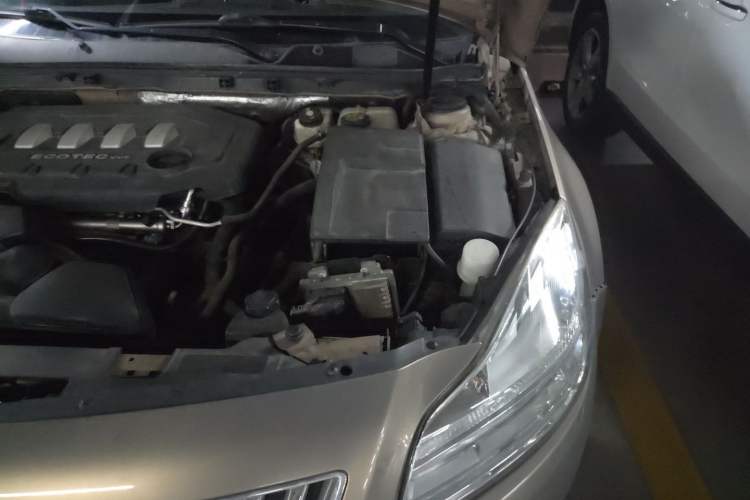 Used Buick Regal 2010 2.0L Expo Edition Engine Bay Left