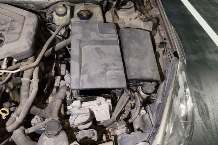 Used Buick Regal 2010 2.0L Expo Edition Engine Bay Left
