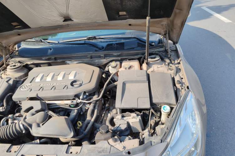 Used Buick Regal 2010 2.0L Expo Edition Engine Bay Left