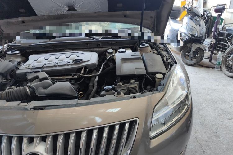 Used Buick Regal 2010 2.0L Expo Edition Engine Bay Left