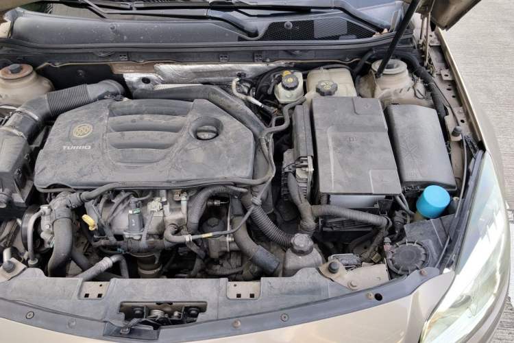 Used Buick Regal 2010 2.0T Flagship Sport Edition Engine Bay Left