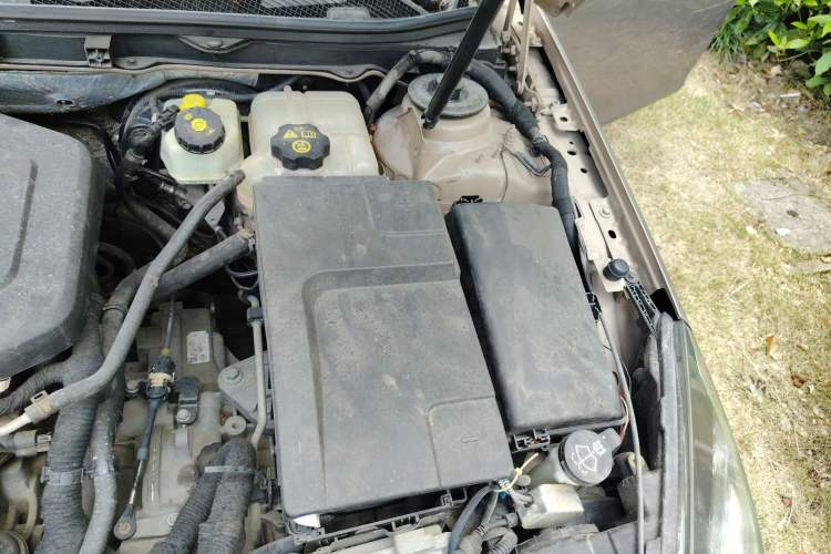 Used Buick Regal 2010 2.0L Expo Edition Engine Bay Left