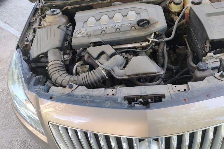 Used Buick Regal 2010 2.0L Expo Edition Engine Bay Right
