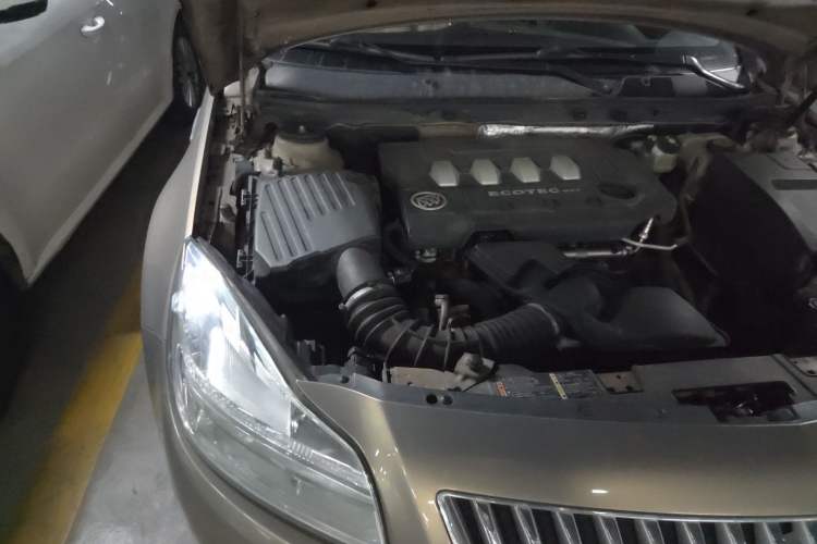 Used Buick Regal 2010 2.0L Expo Edition Engine Bay Right