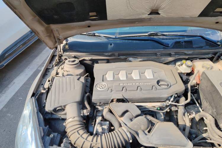 Used Buick Regal 2010 2.0L Expo Edition Engine Bay Right