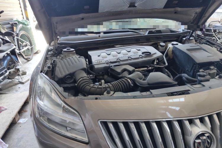 Used Buick Regal 2010 2.0L Expo Edition Engine Bay Right