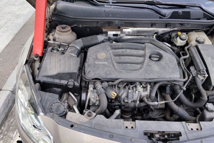 Used Buick Regal 2010 2.0T Flagship Sport Edition Engine Bay Right