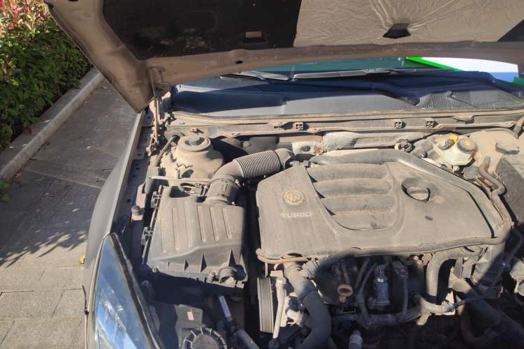 Used Buick Regal 2010 2.0T Flagship Sport Edition Engine Bay Right