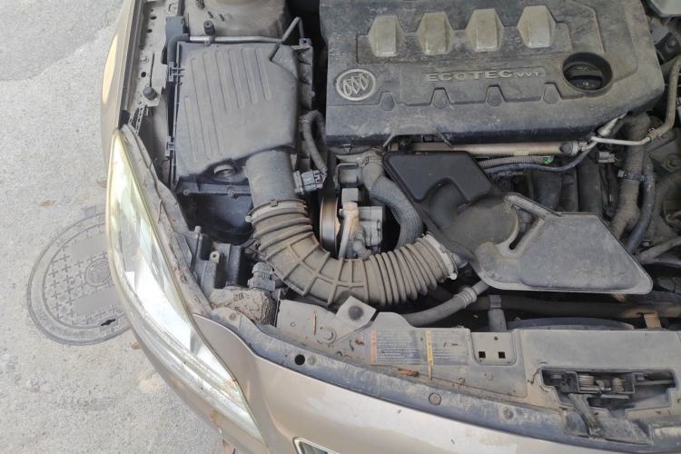Used Buick Regal 2010 2.0L Expo Edition Engine Bay Right