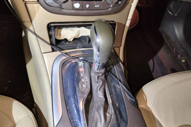 Used Buick Regal 2010 2.0L Expo Edition Gear Lever