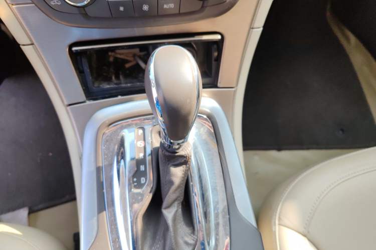 Used Buick Regal 2010 2.0L Expo Edition Gear Lever