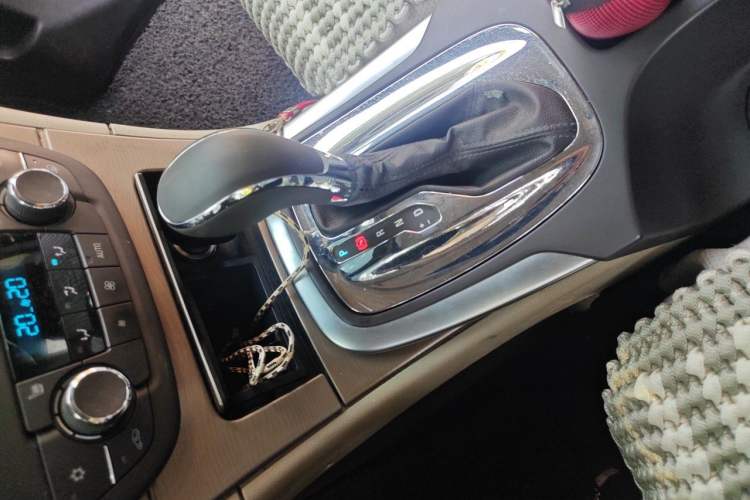 Used Buick Regal 2010 2.0L Expo Edition Gear Lever