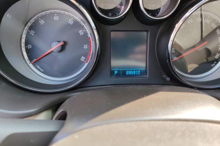 Used Buick Regal 2010 2.0L Expo Edition Odometer Close Up