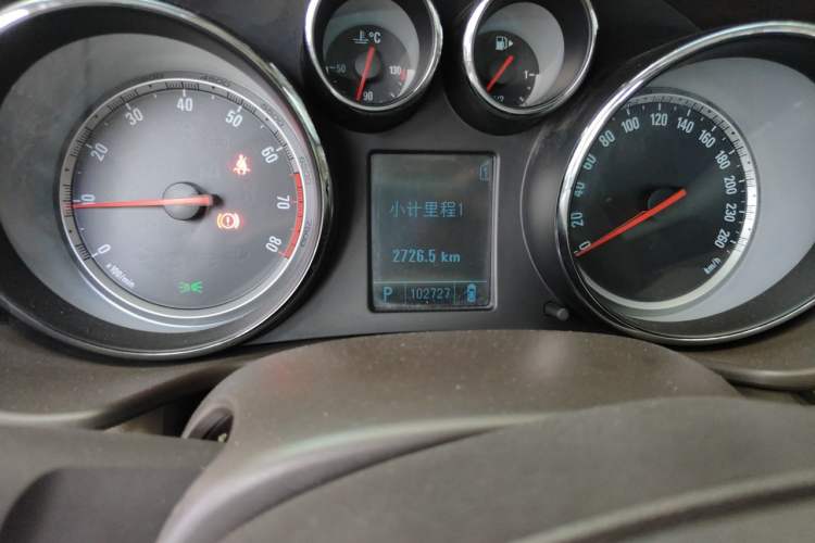 Used Buick Regal 2010 2.0L Expo Edition Odometer Close Up