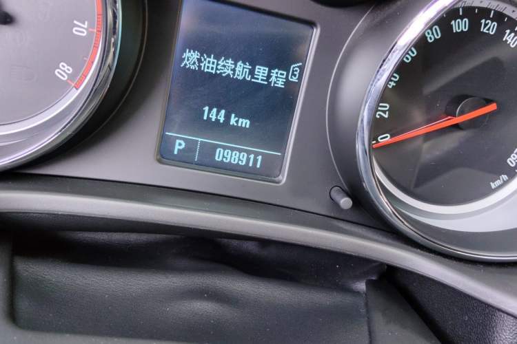 Used Buick Regal 2010 2.0T Flagship Sport Edition Odometer Close Up