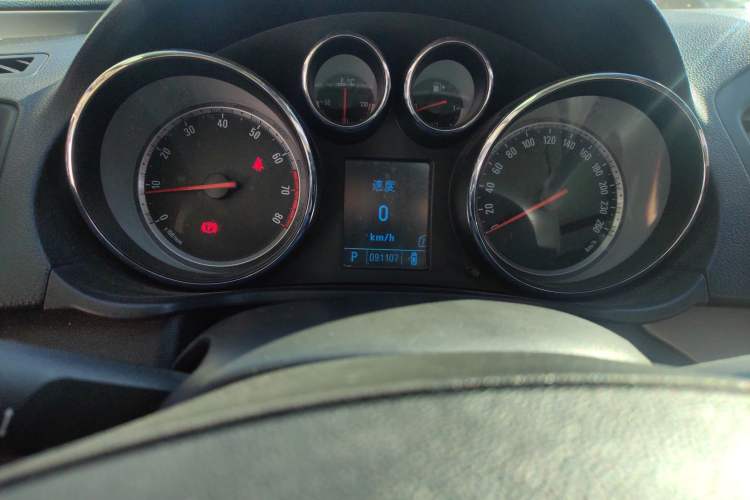 Used Buick Regal 2010 2.0T Flagship Sport Edition Odometer Close Up