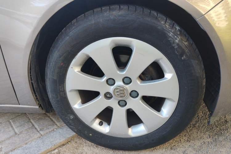 Used Buick Regal 2010 2.0L Expo Edition Right Front Wheel Hub