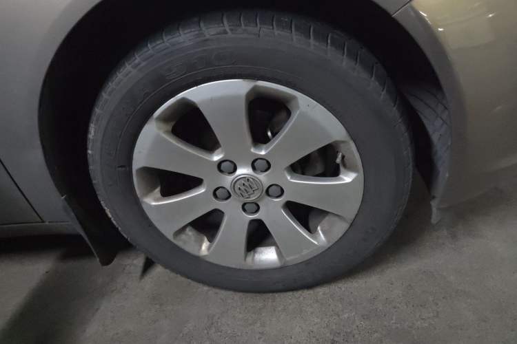 Used Buick Regal 2010 2.0L Expo Edition Right Front Wheel Hub