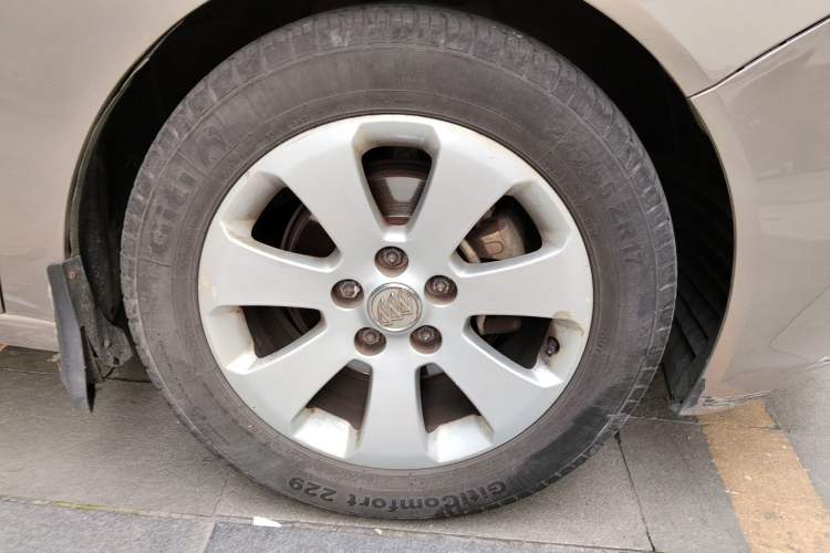 Used Buick Regal 2010 2.0L Expo Edition Right Front Wheel Hub