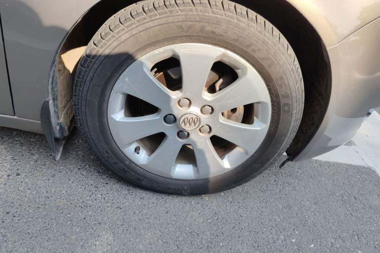 Used Buick Regal 2010 2.0L Expo Edition Right Front Wheel Hub