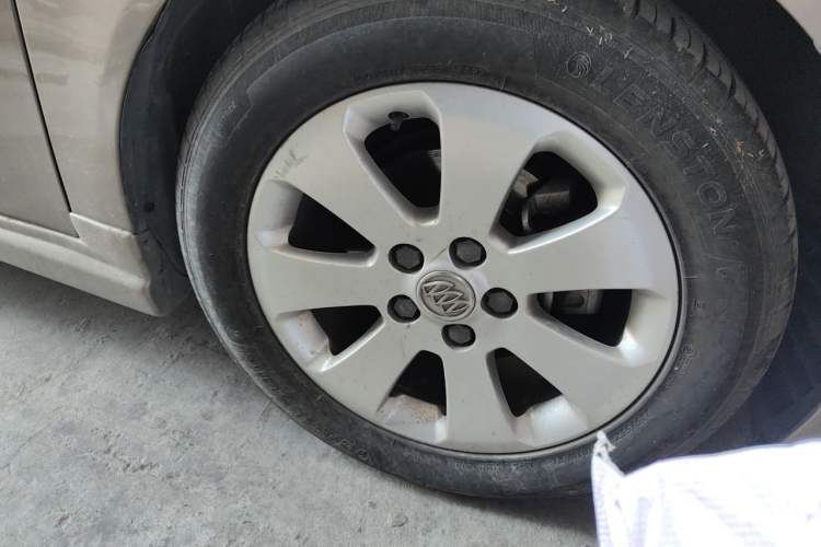 Used Buick Regal 2010 2.0L Expo Edition Right Front Wheel Hub