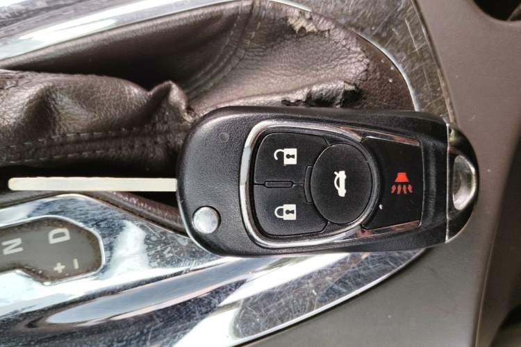Used Buick Regal 2010 2.0L Expo Edition Vehicle Key