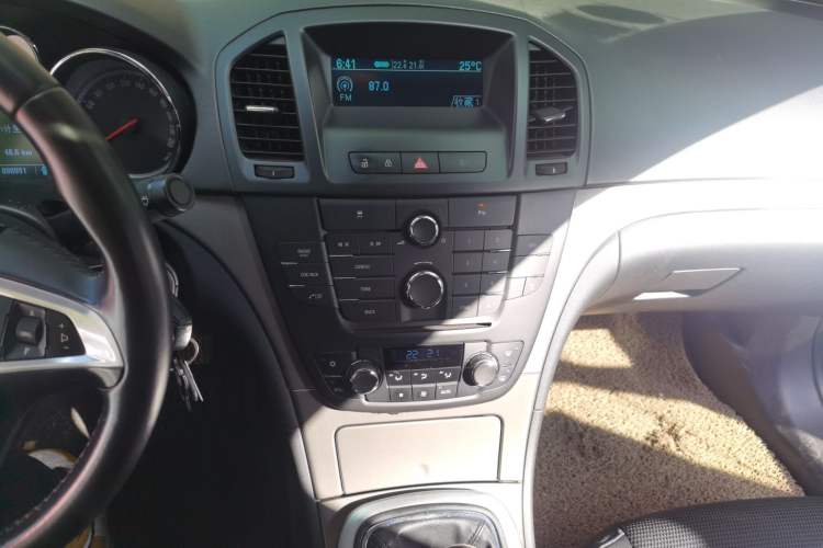 Used Buick Regal 2010 1.6T Elite Sport Edition Audio And AC Panel