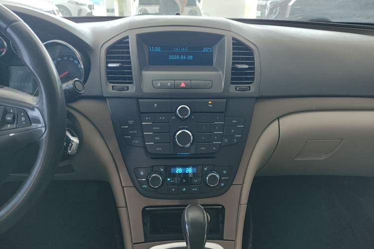 Used Buick Regal 2010 2.0L Expo Edition Audio And AC Panel