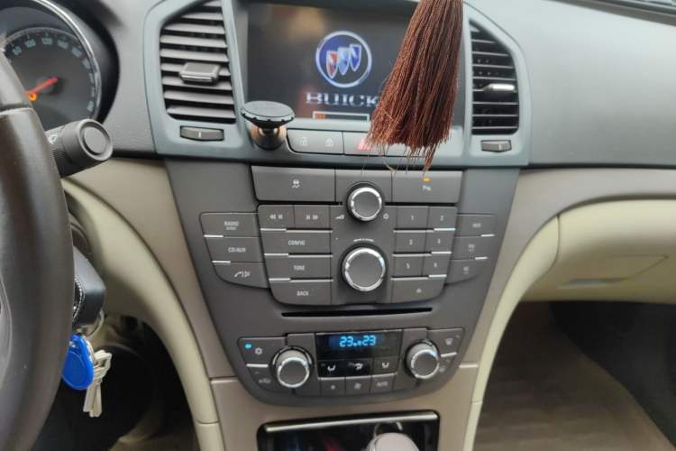 Used Buick Regal 2010 2.4L Comfort Edition Audio And AC Panel