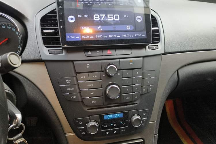 Used Buick Regal 2010 1.6T Elite Sport Edition Audio And AC Panel