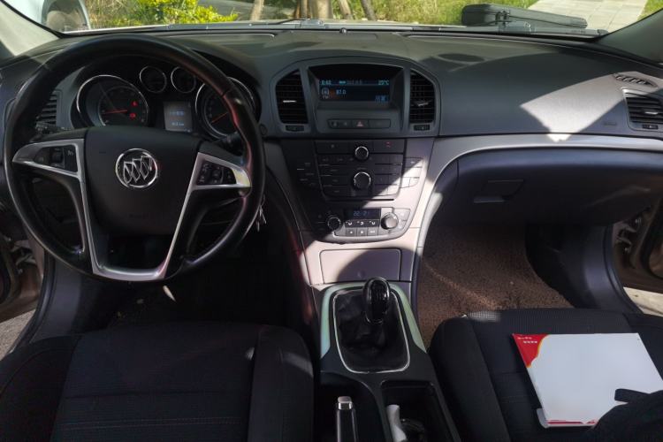 Used Buick Regal 2010 1.6T Elite Sport Edition Center Console